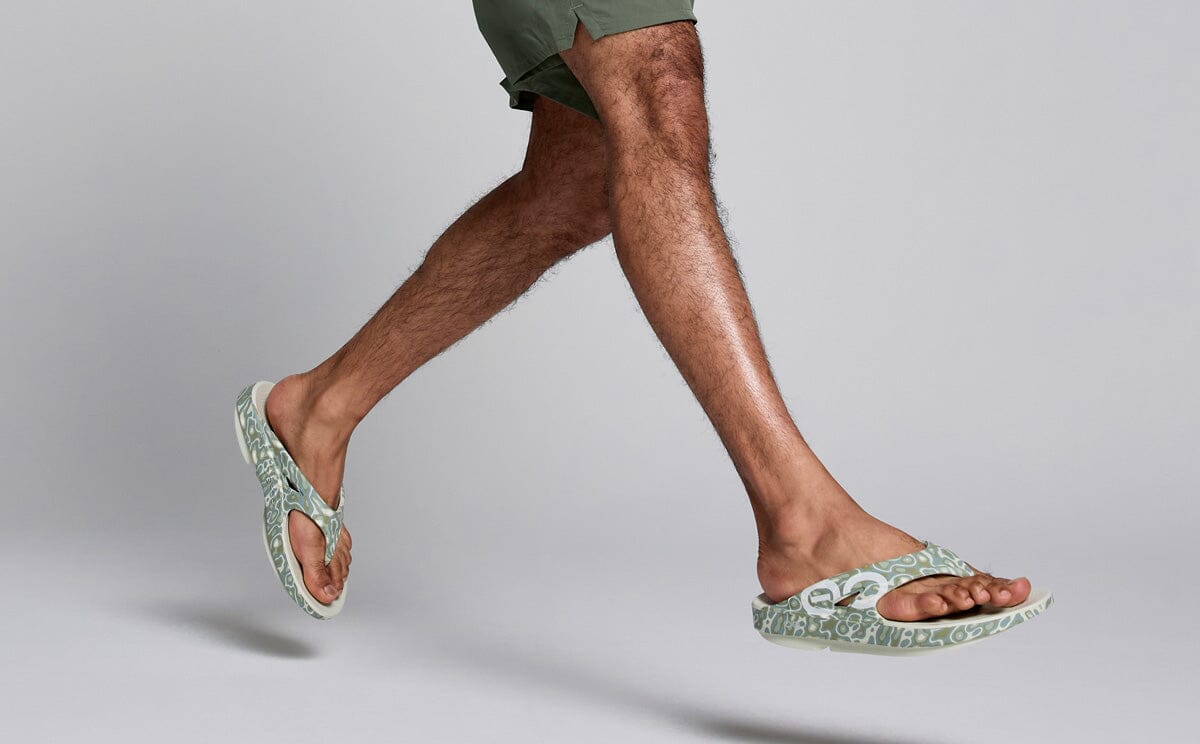 OOFOS Unisex OOriginal Sport Thong Sandal - Cosmic Gray Water Camo 