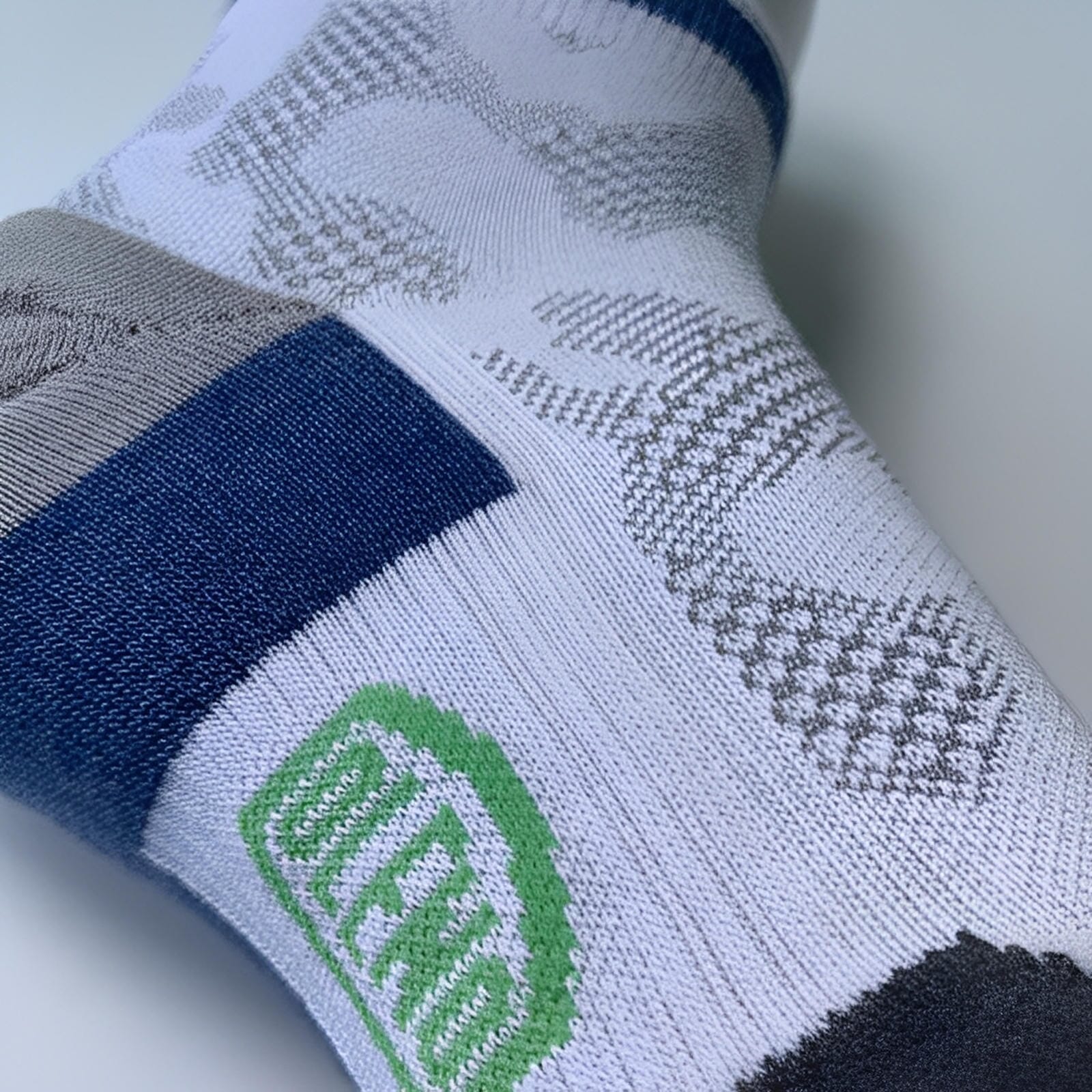 Oleno Pale Camo Quarter Running Socks 