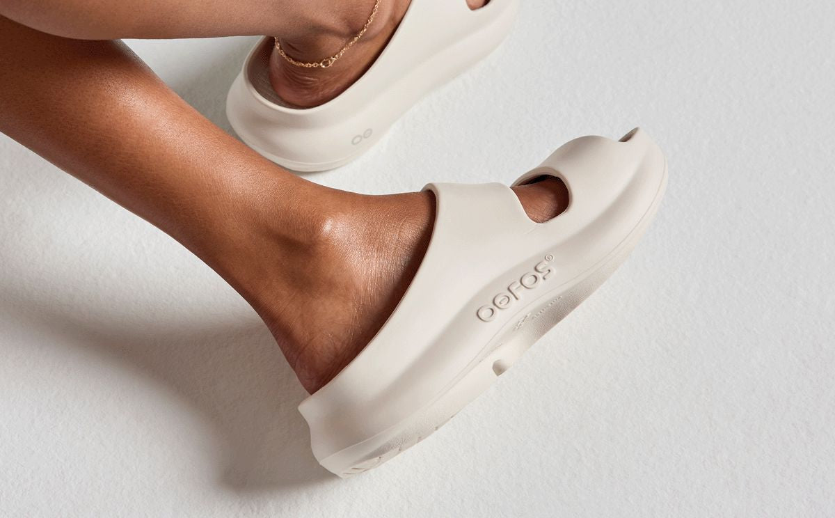 OOFOS Women's OOyea Slide Sandal 
