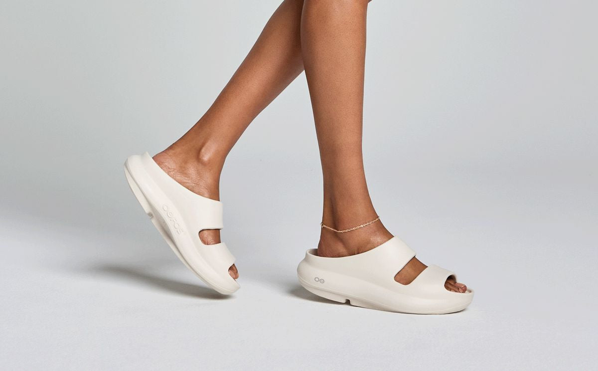 OOFOS Women's OOyea Slide Sandal 