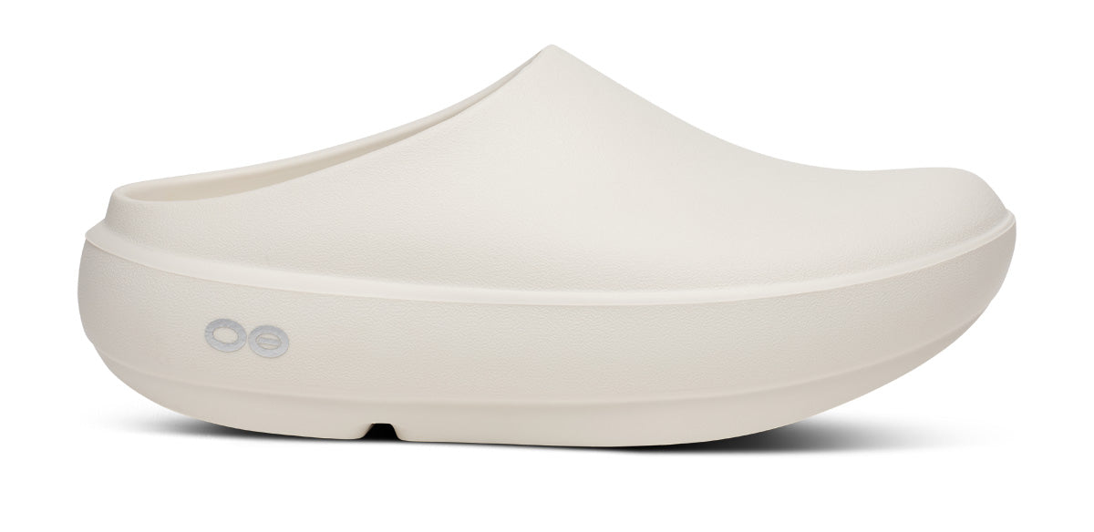 OOFOS Unisex OOcloog PLUS Clog - Chalk