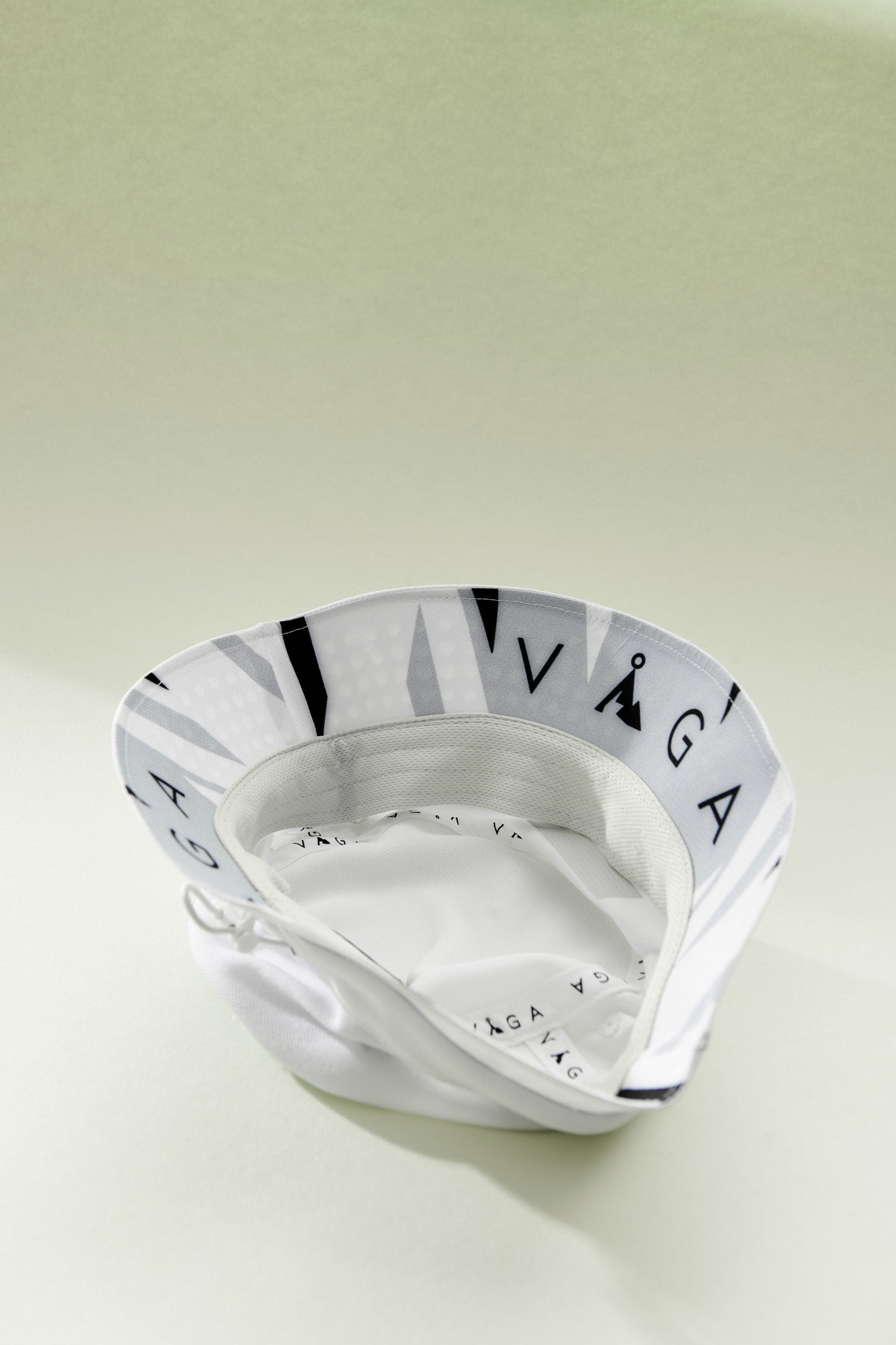 VAGA Feather Bucket Hat White/Mist Grey /Black S/M 