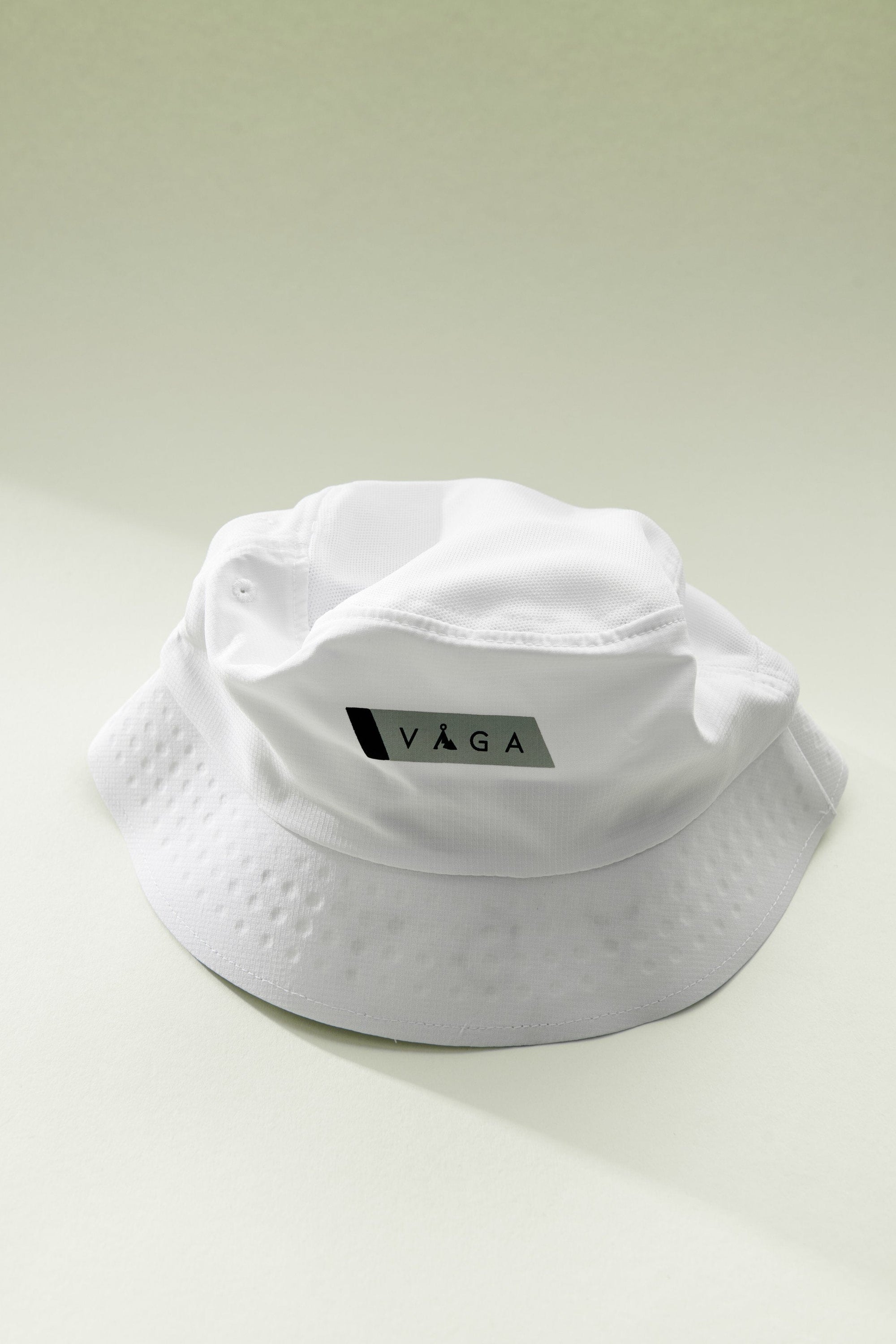 VAGA Feather Bucket Hat White/Mist Grey /Black S/M 