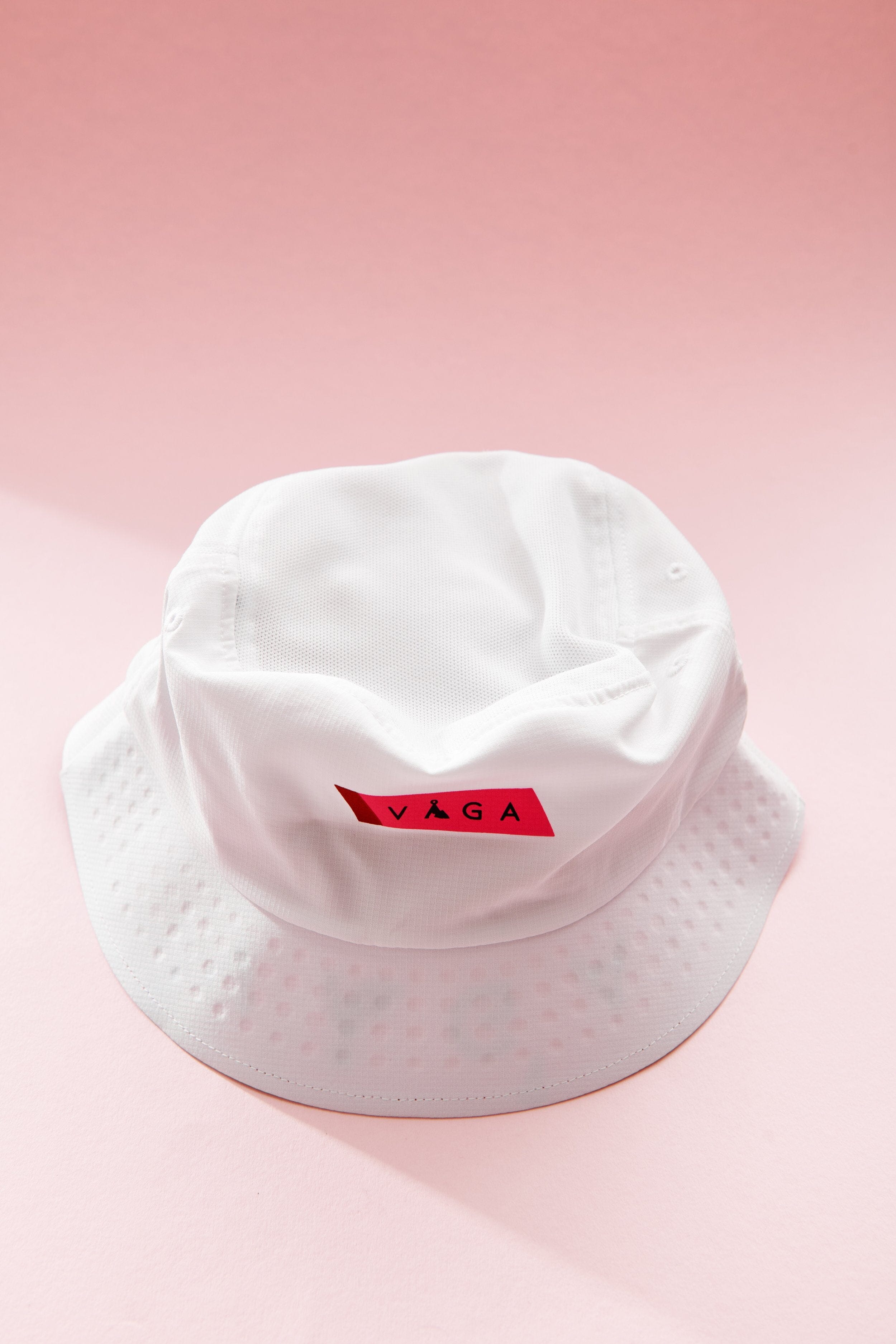 VAGA Feather Bucket Hat White/Neon Pink/Flame Red/Navy S/M 