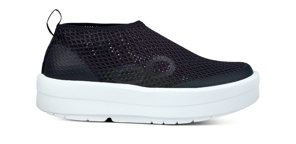 OOFOS Women's OOmega Chukka Shoe - White Black 