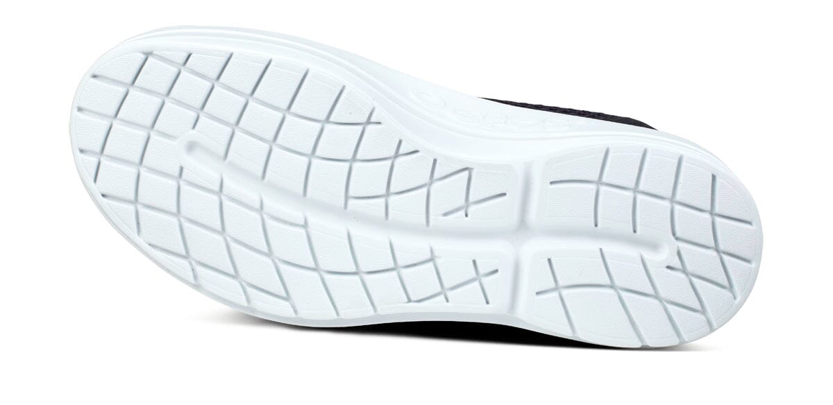 OOFOS Women's OOmega Chukka Shoe - White Black 