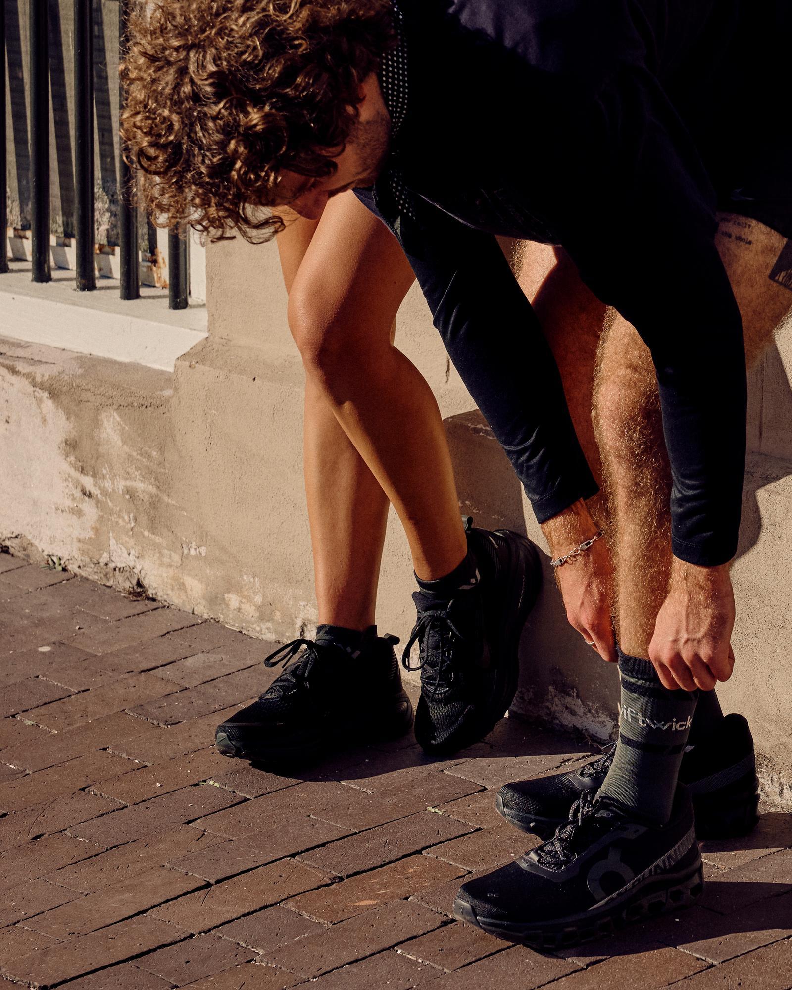 Swiftwick Aspire Crew Socks