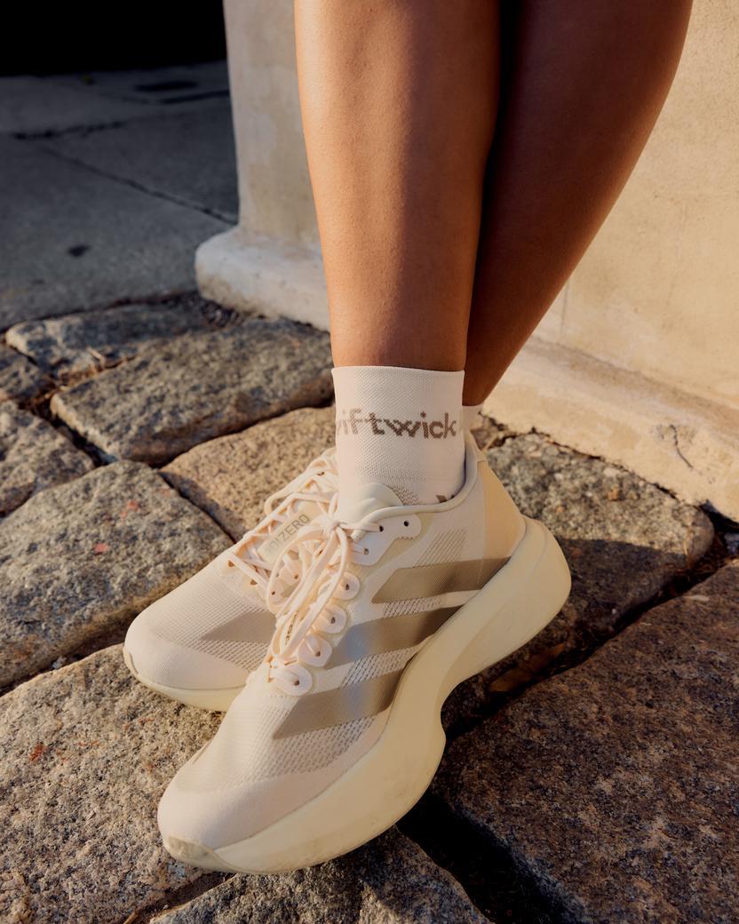 Swiftwick Aspire Quarter Crew Socks Oatmeal Tan L 