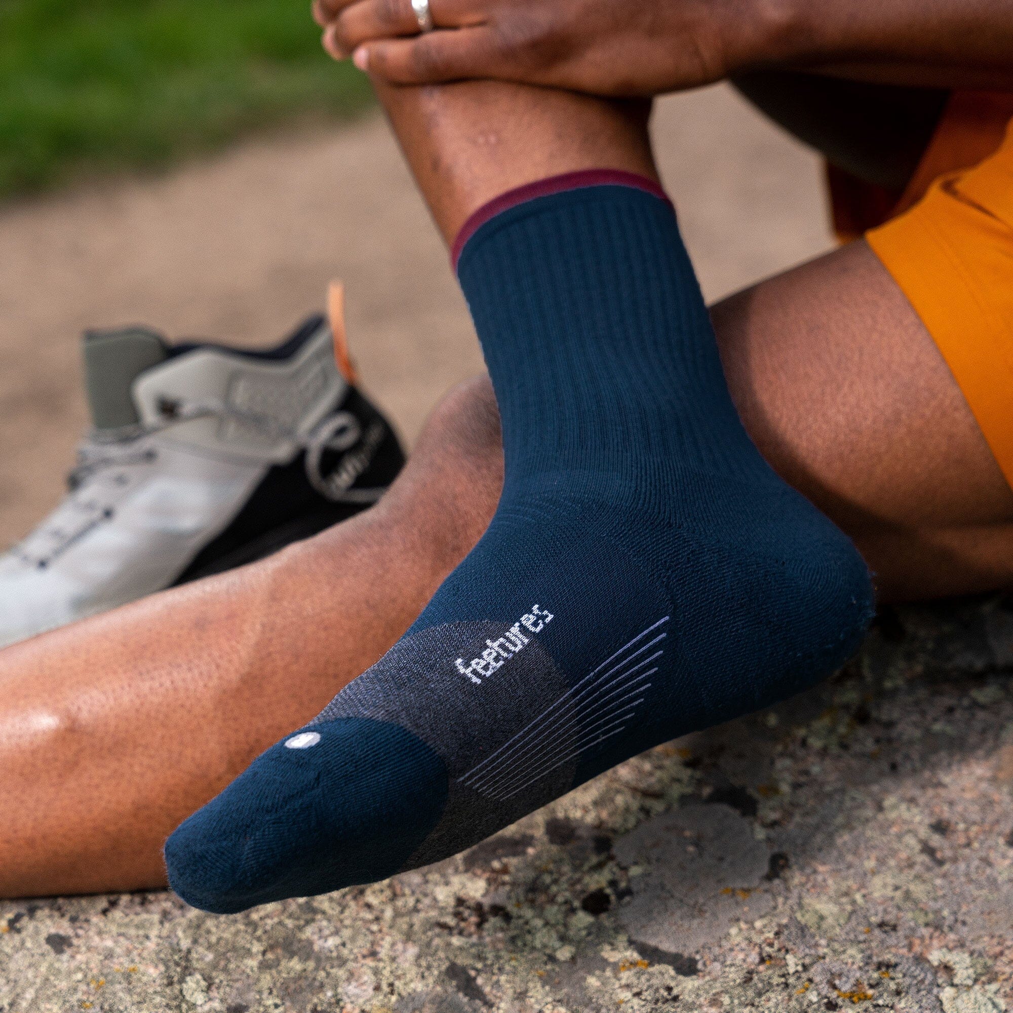 Feetures Trail Max Cushion Mini Crew Socks 