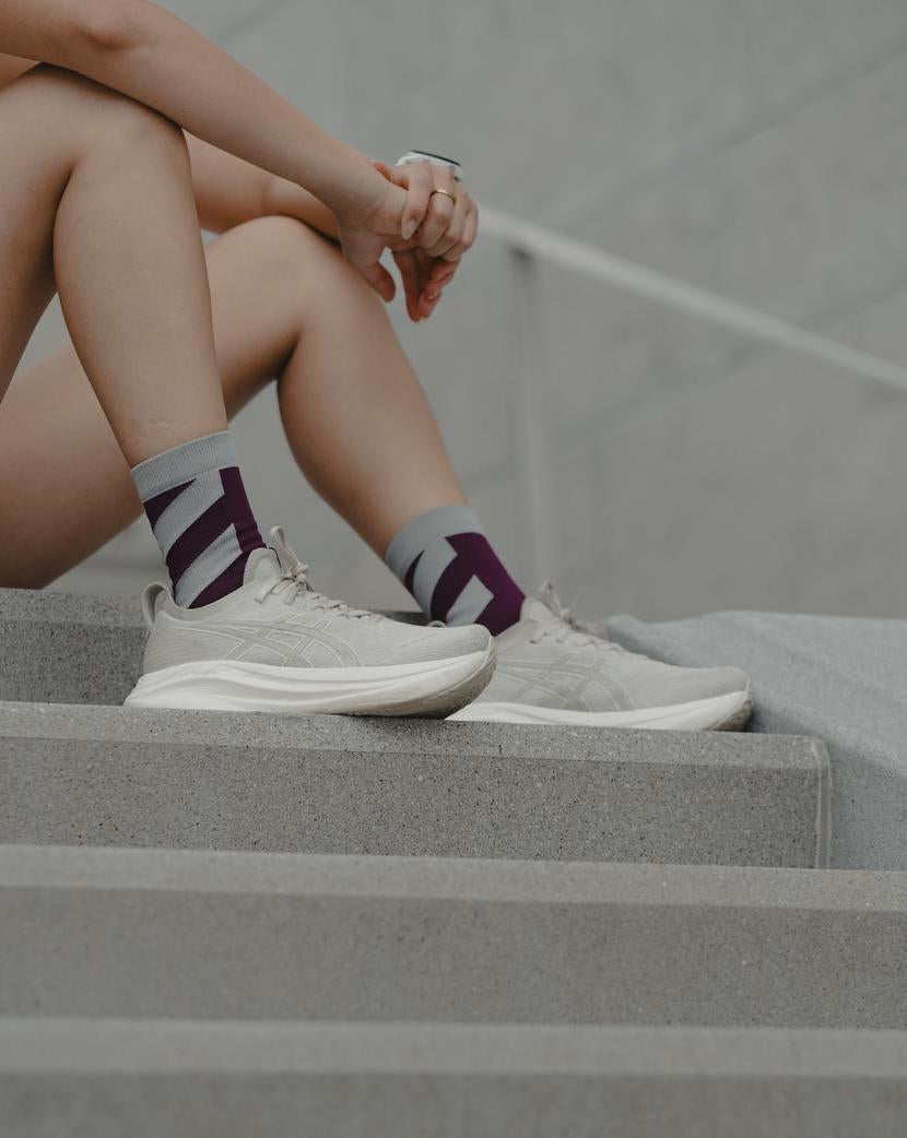 Swiftwick Maxus Mid-Crew Socks