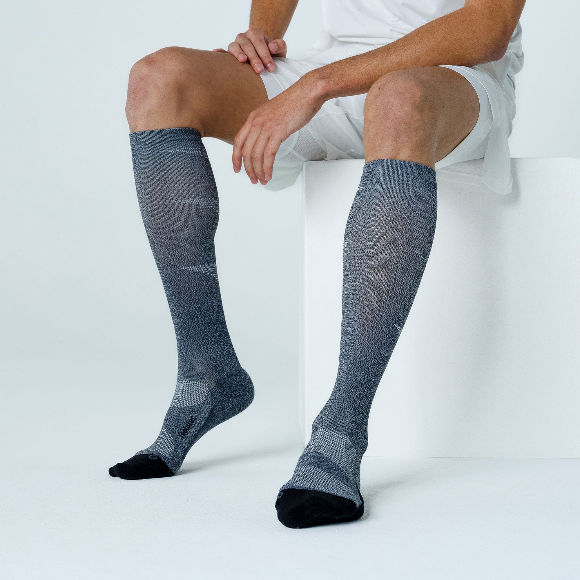 Feetures Graduated Compression Light Cushion Knee High Socks 