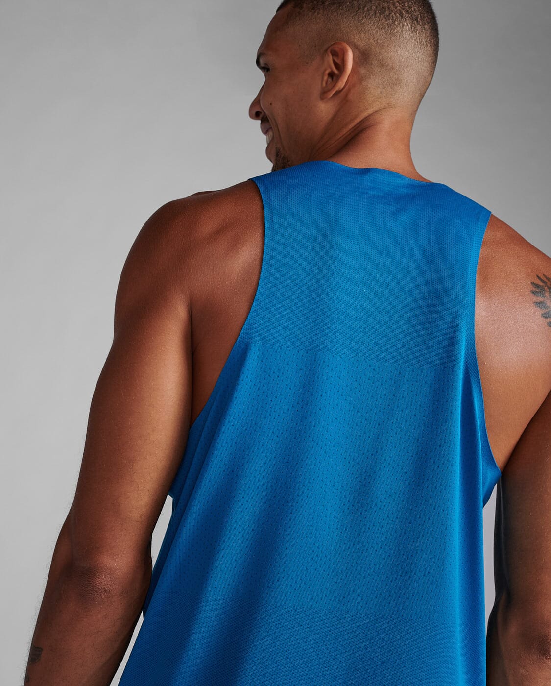 2XU Men's Light Speed Tech Singlet MR7151A 