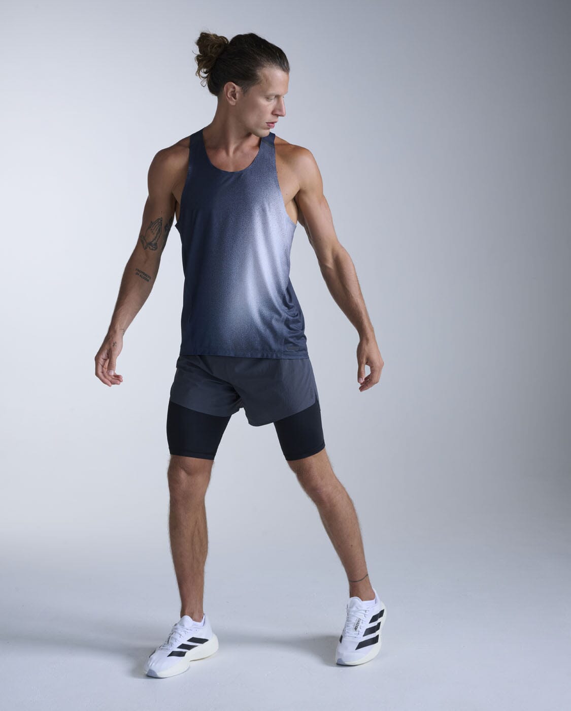 2XU Men's Light Speed React Singlet MR7375A Moonstone Mist/Black Reflect XS 