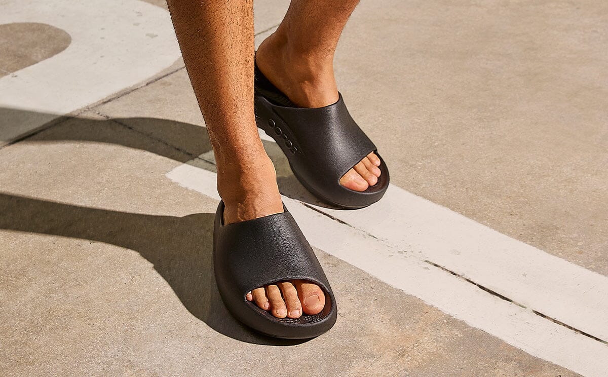OOFOS Unisex OOahh PLUS Slide Sandal - Black 