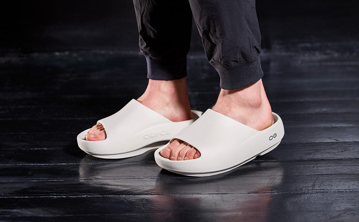 OOFOS Unisex OOahh PLUS Slide Sandal - Chalk 