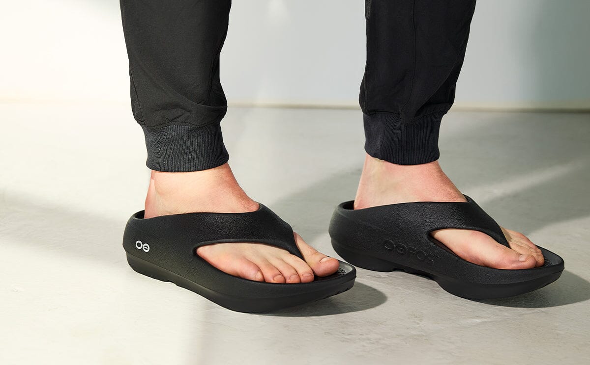 OOFOS Unisex OOriginal PLUS Thong Sandal - Black 