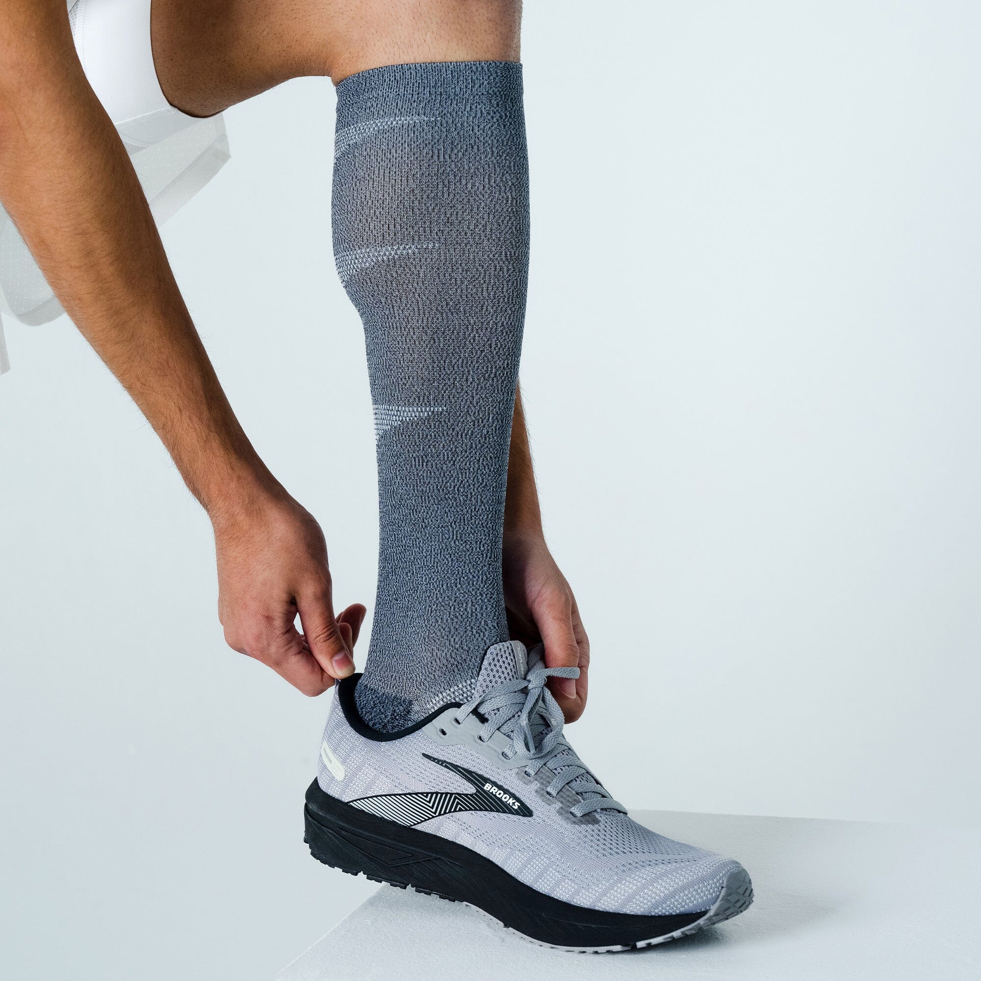 Feetures Graduated Compression Light Cushion Knee High Socks 