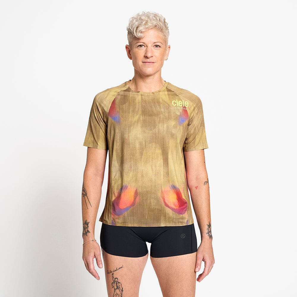 front view of the ciele athletics lightweight, race ready and performance driven T-Shirt for womens named RCDTShirt in sphinx color