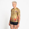side view of the ciele athletics lightweight, race ready and performance driven T-Shirt for womens named RCDTShirt in sphinx color, on a model