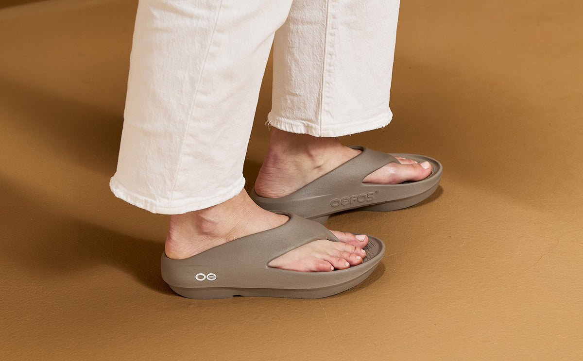 OOFOS Unisex OOriginal PLUS Thong Sandal - Driftwood