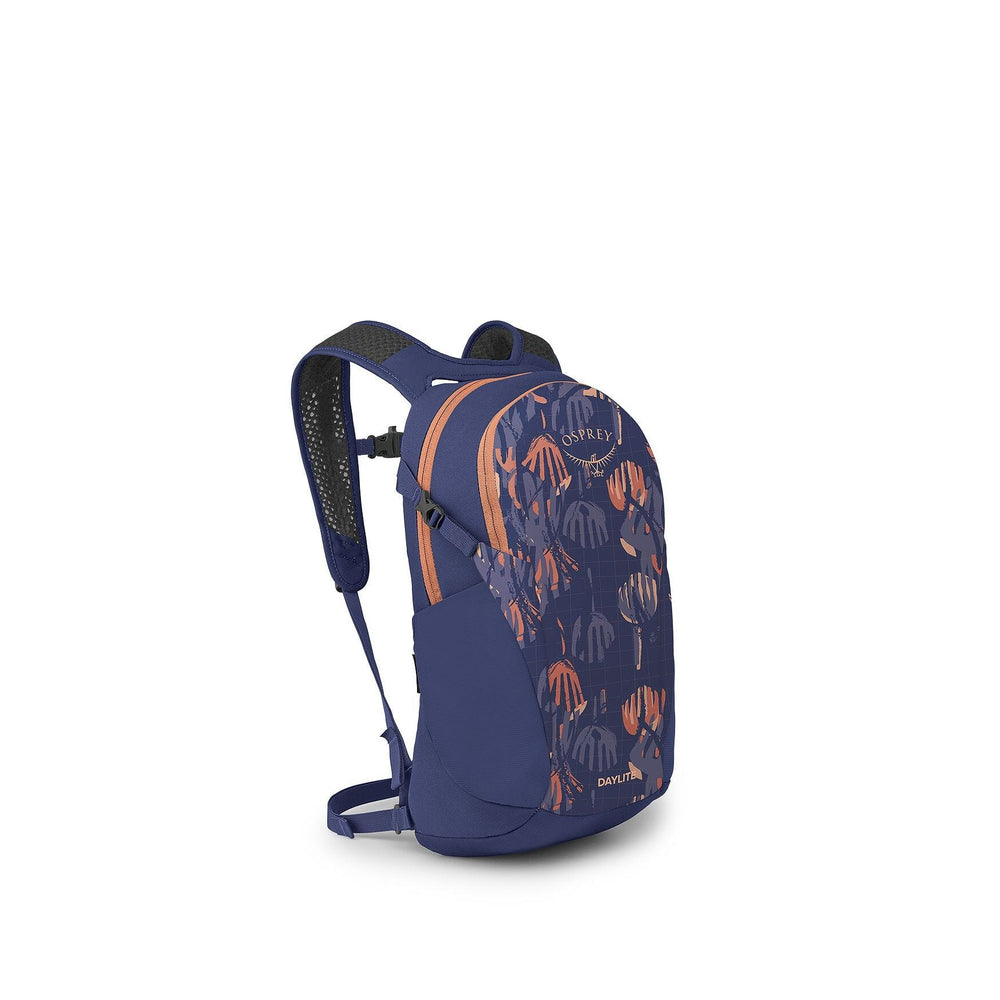 osprey daylite pack 13l Daylite Simple Backpack A harness grab handle can also serve as a luggage handle pass DAYLITE 13L PACK - outterlimits
