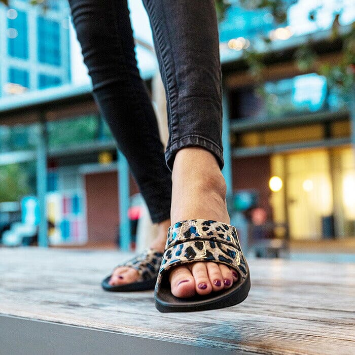 OOFOS Women's OOahh Limited Slide Sandal - Cheetah 