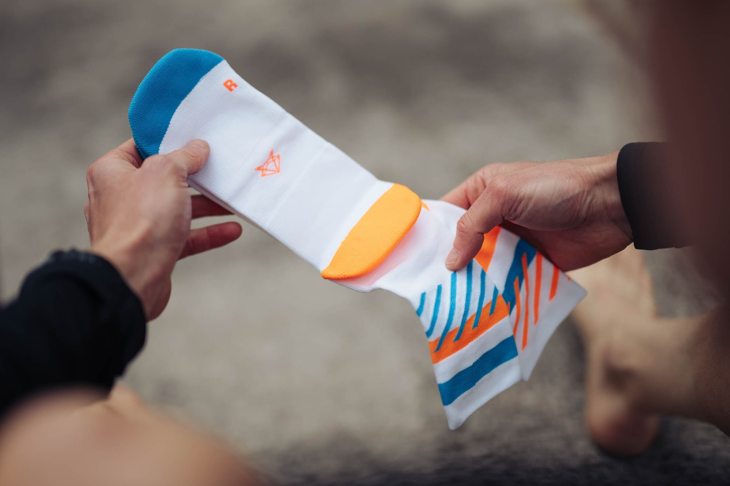 INCYLENCE RUNNING DISRUPTS WHITE BLUE ORANGE Socks INCYLENCE