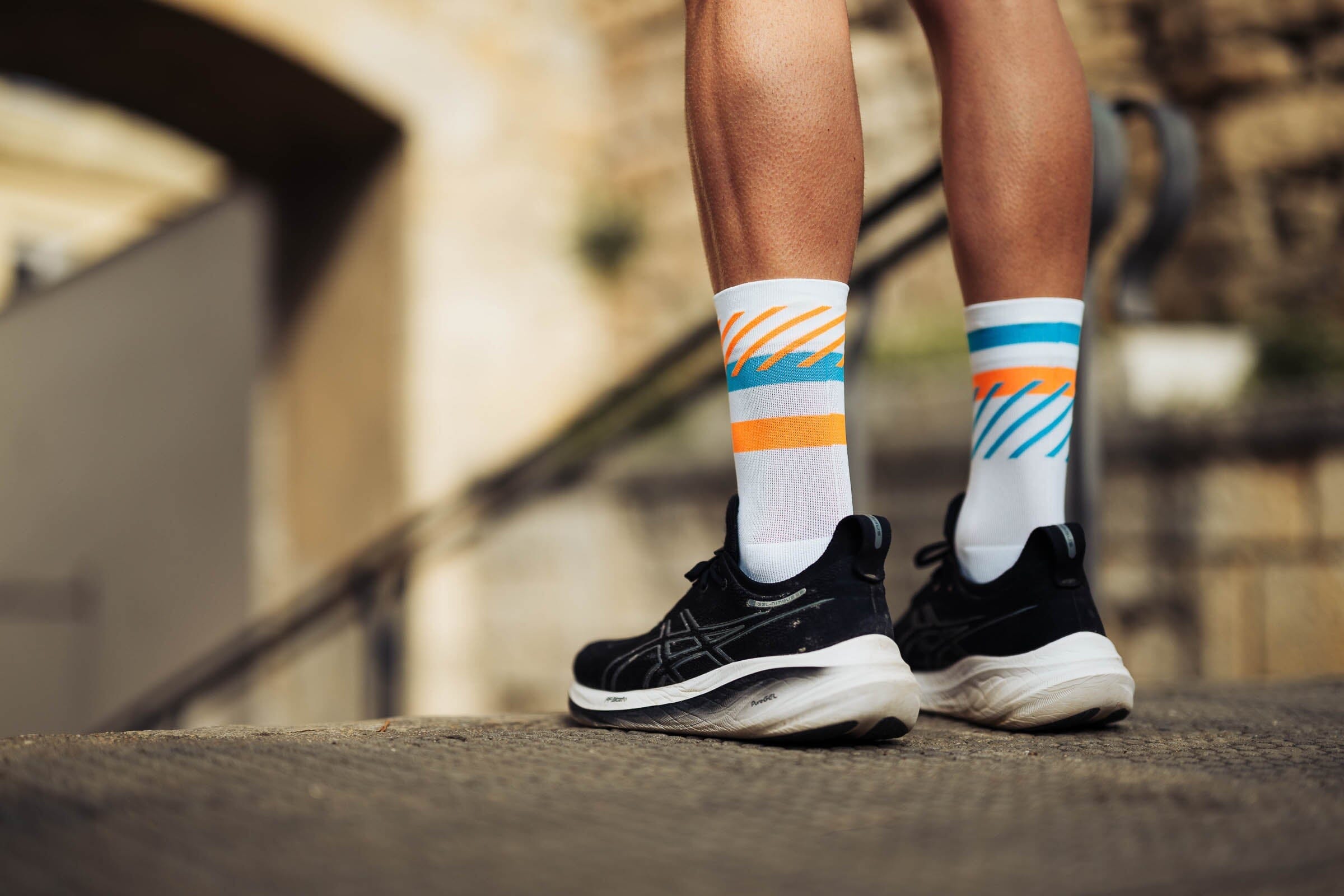 INCYLENCE RUNNING DISRUPTS WHITE BLUE ORANGE Socks INCYLENCE