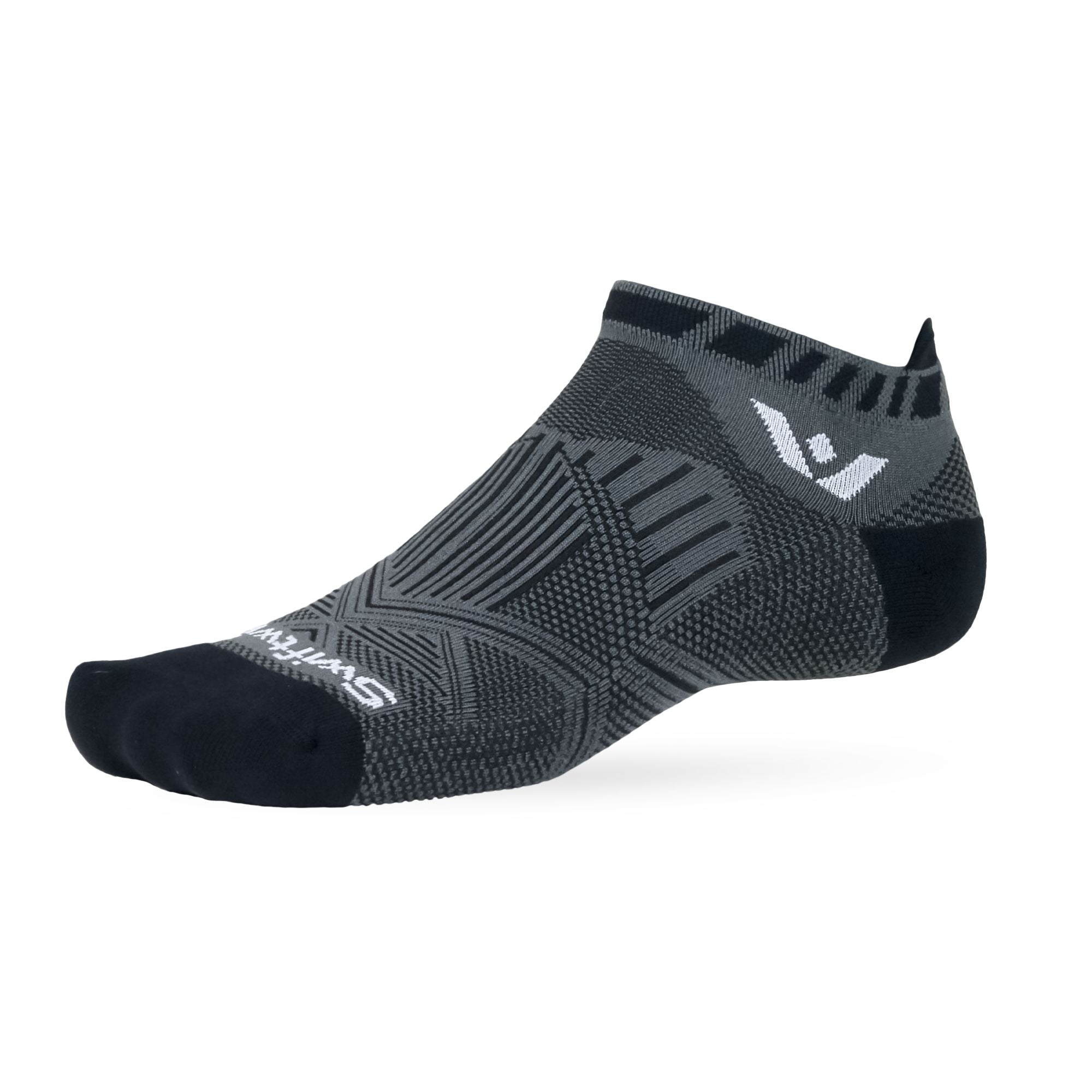 Swiftwick Aspire No Show Socks Charcoal Gray L 