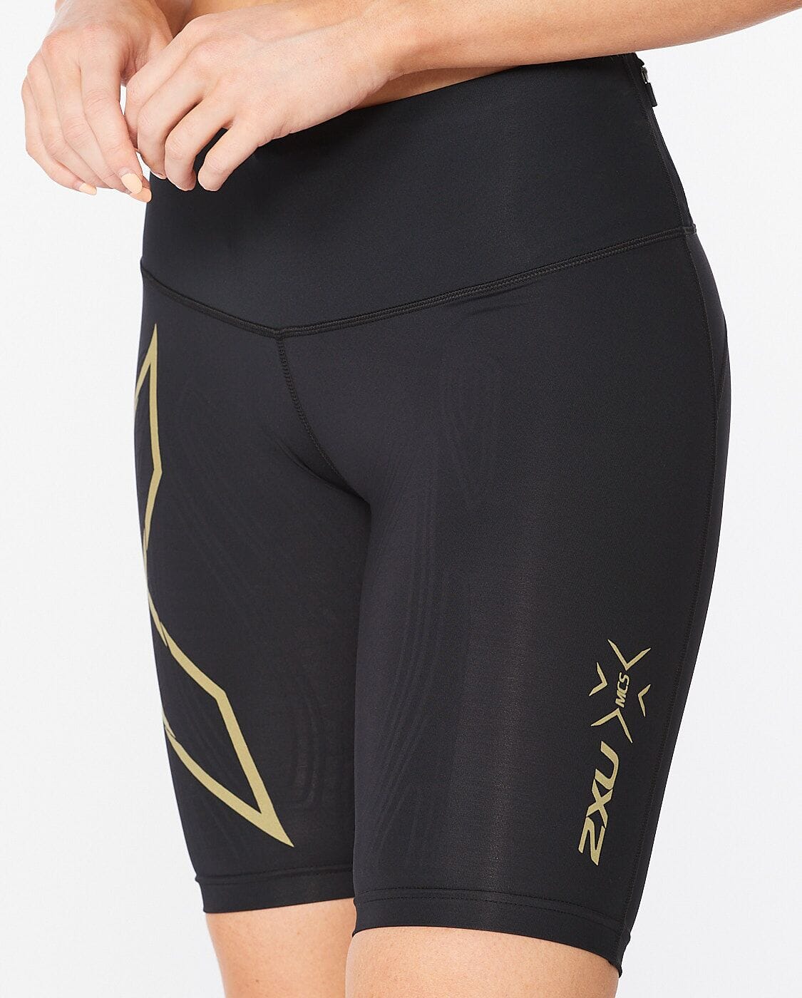 2XU Women's Light Speed Mid-Rise Compression Shorts WA6593B 